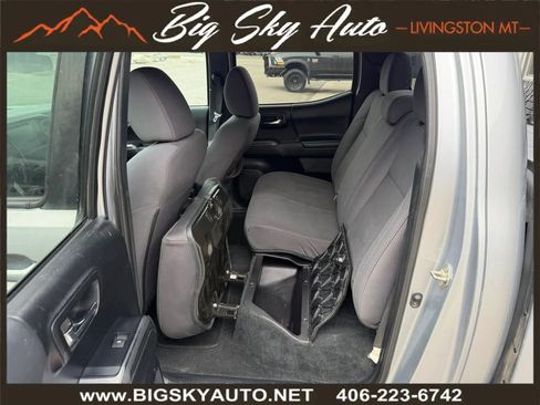 Used 2019 Toyota Tacoma TRD Off-Road w/ Technology Package image 18