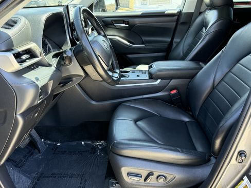 Used 2022 Toyota Highlander XLE FWD image 20