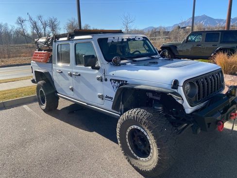 Used 2020 Jeep Gladiator Sport w/ Quick Order Package 24S image 4