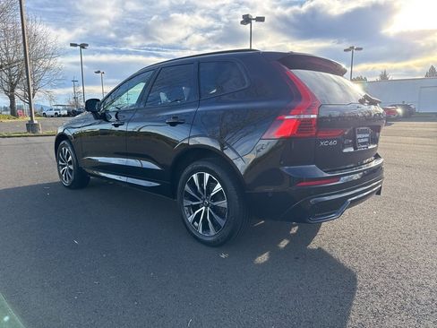 Used 2023 Volvo XC60 B5 Plus image 5
