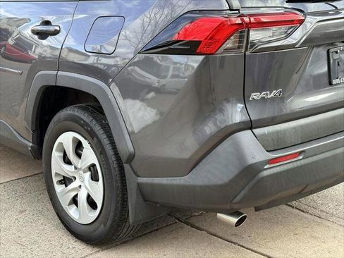 Used 2019 Toyota RAV4 LE image 10