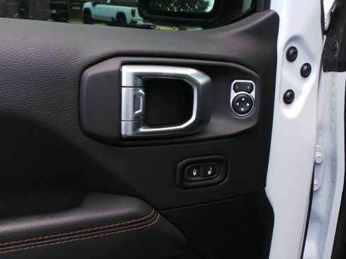 Used 2022 Jeep Wrangler Unlimited Sahara AWD/4WD image 25