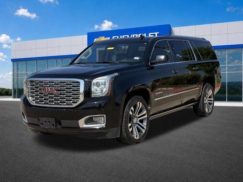 Certified 2018 GMC Yukon XL Denali w/ Denali Ultimate Package RWD image 3
