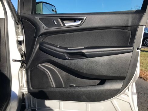 Used 2018 Ford Edge SE image 44