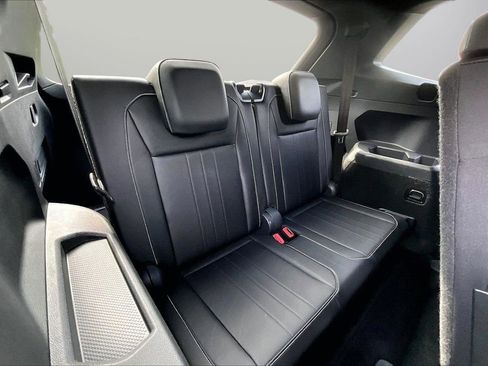 Used 2024 Volkswagen Tiguan SE R-Line FWD image 25
