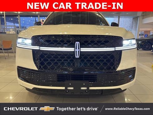 Used 2025 Lincoln Navigator L Reserve w/ Jet Appearance Package image 2