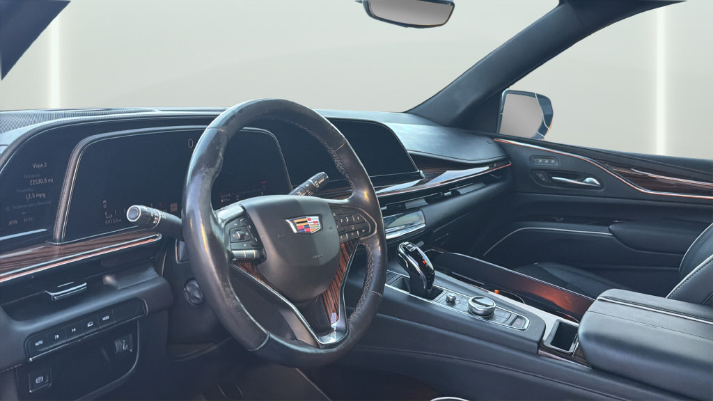 Used 2022 Cadillac Escalade Premium Luxury AWD/4WD image 13