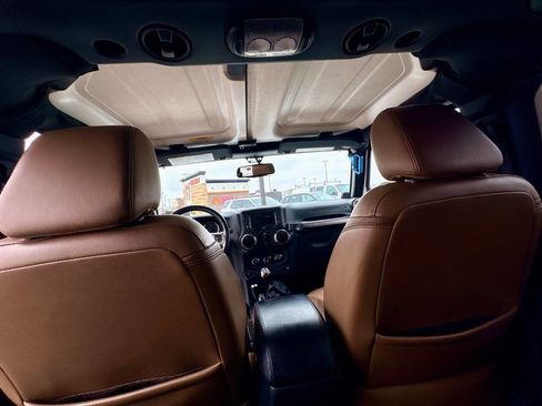 Used 2013 Jeep Wrangler Unlimited Sahara image 23