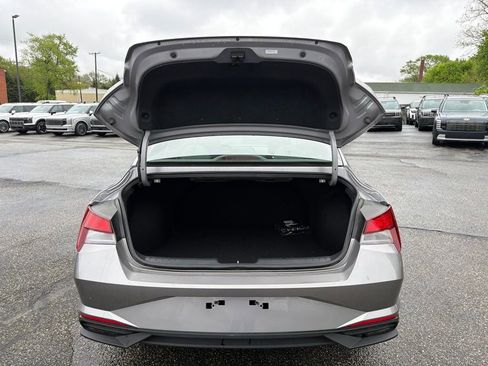 Certified 2023 Hyundai Elantra SE FWD image 11