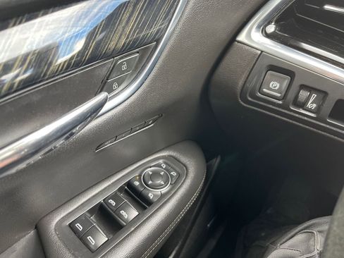 Used 2021 Cadillac XT6 Premium Luxury FWD image 17