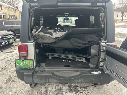 Used 2013 Jeep Wrangler Unlimited Rubicon w/ Dual Top Group image 10