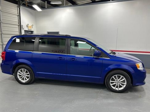 Used 2020 Dodge Grand Caravan SXT image 6