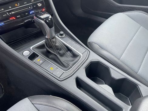 Used 2025 Volkswagen Jetta SE image 41