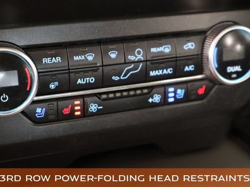 Used 2020 Ford Expedition XLT w/ Equipment Group 202A AWD/4WD image 29
