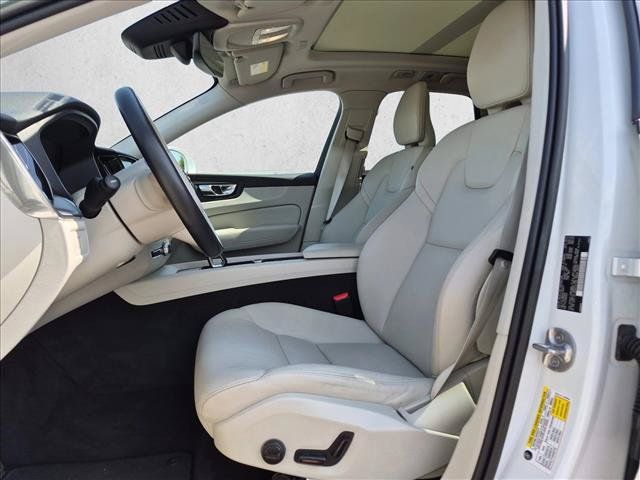 Used 2023 Volvo XC60 B5 Core AWD/4WD image 14