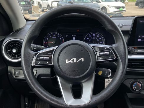 Used 2022 Kia Forte LXS FWD image 14