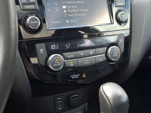 Used 2016 Nissan Rogue SL AWD/4WD image 17
