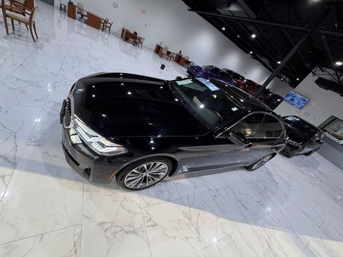 Used 2023 BMW 530i w/ Convenience Package RWD image 8