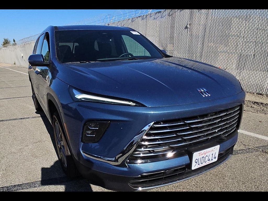 Used 2026 Buick Enclave Preferred FWD image 2