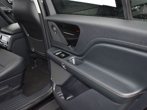 Used 2025 Lincoln Aviator AWD w/ Jet Appearance Package image 12