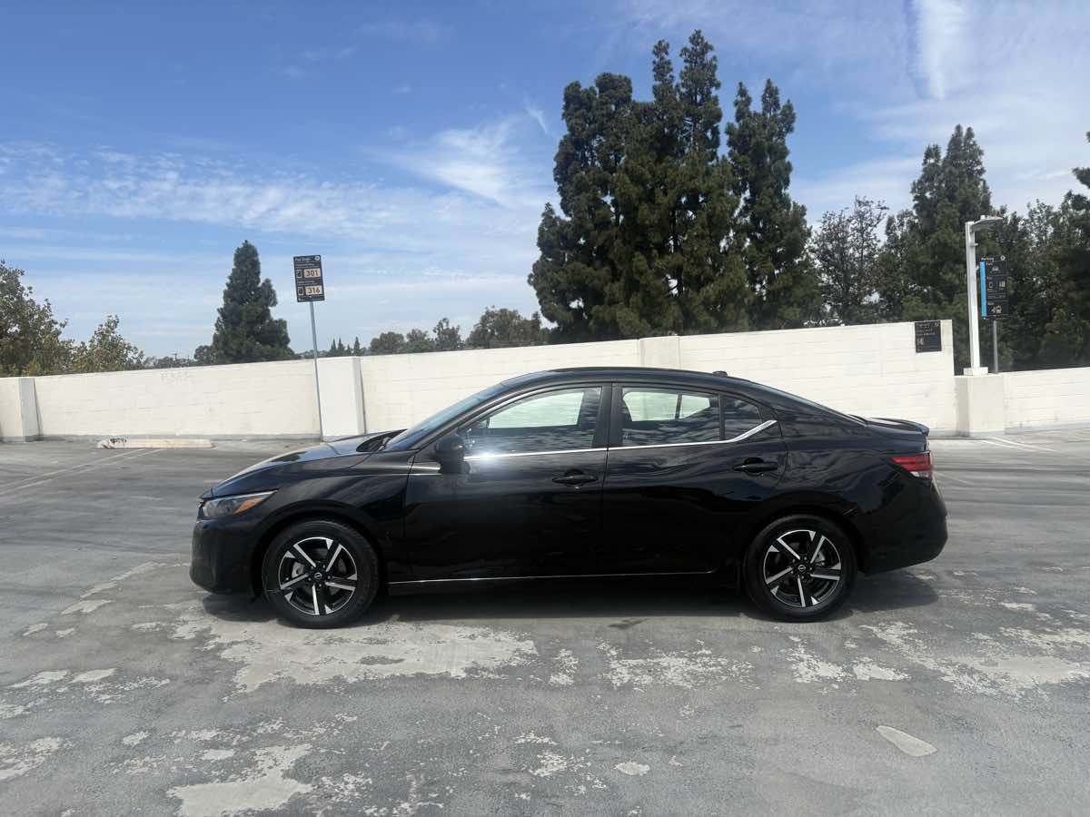 Used 2025 Nissan Sentra SV FWD image 8