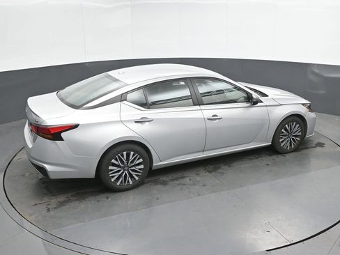 Used 2024 Nissan Altima 2.5 SV FWD image 29