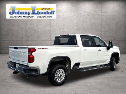 Used 2025 Chevrolet Silverado 2500 LT w/ Convenience Package AWD/4WD image 2