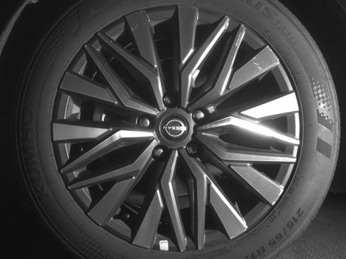 Used 2025 Nissan Altima 2.5 SV FWD image 12