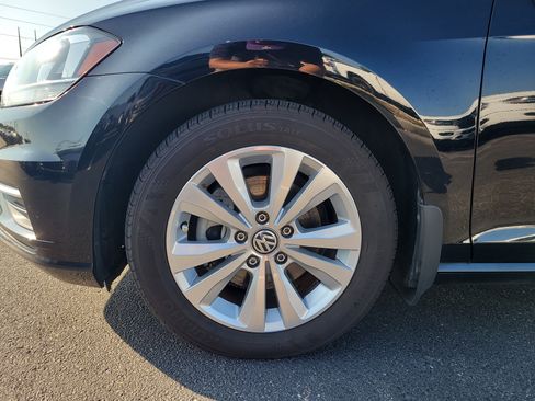 Used 2021 Volkswagen Golf 4-Door image 9