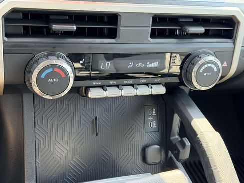 Used 2025 Toyota Tacoma TRD Sport AWD/4WD image 21