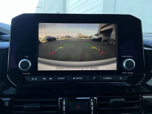 Used 2025 Nissan Pathfinder SV image 33