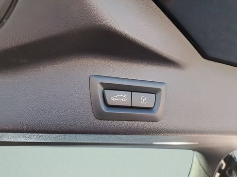 Used 2025 BMW X5 xDrive50e image 7