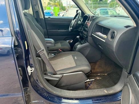 Used 2014 Jeep Patriot Latitude AWD/4WD image 12
