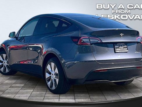 Used 2023 Tesla Model Y Long Range AWD/4WD image 2