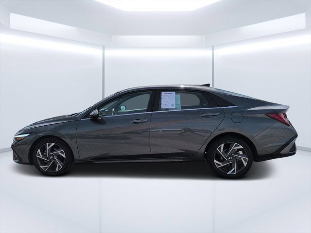 Used 2025 Hyundai Elantra SEL FWD image 6