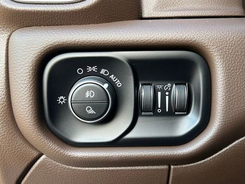 Used 2025 RAM 3500 Laramie image 30