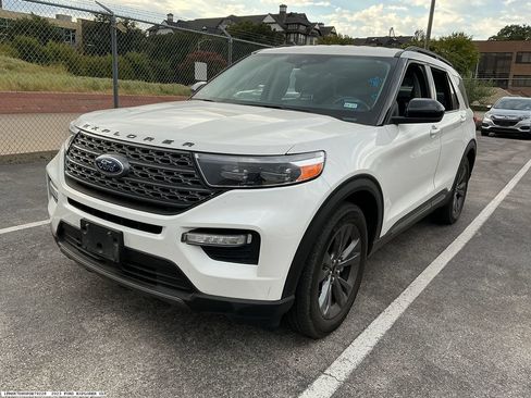 Used 2023 Ford Explorer XLT w/ Equipment Group 202A RWD image 4