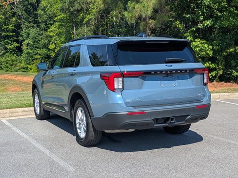 Used 2025 Ford Explorer Active AWD/4WD image 5