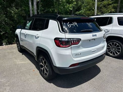 Used 2025 Jeep Compass Limited AWD/4WD image 5