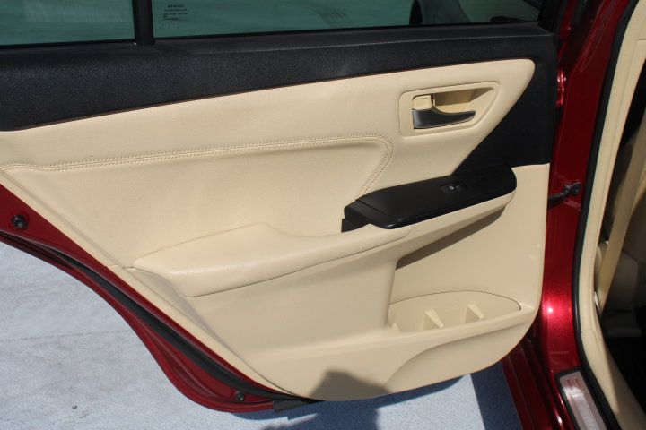 Used 2017 Toyota Camry XLE w/ Moonroof Package FWD image 13