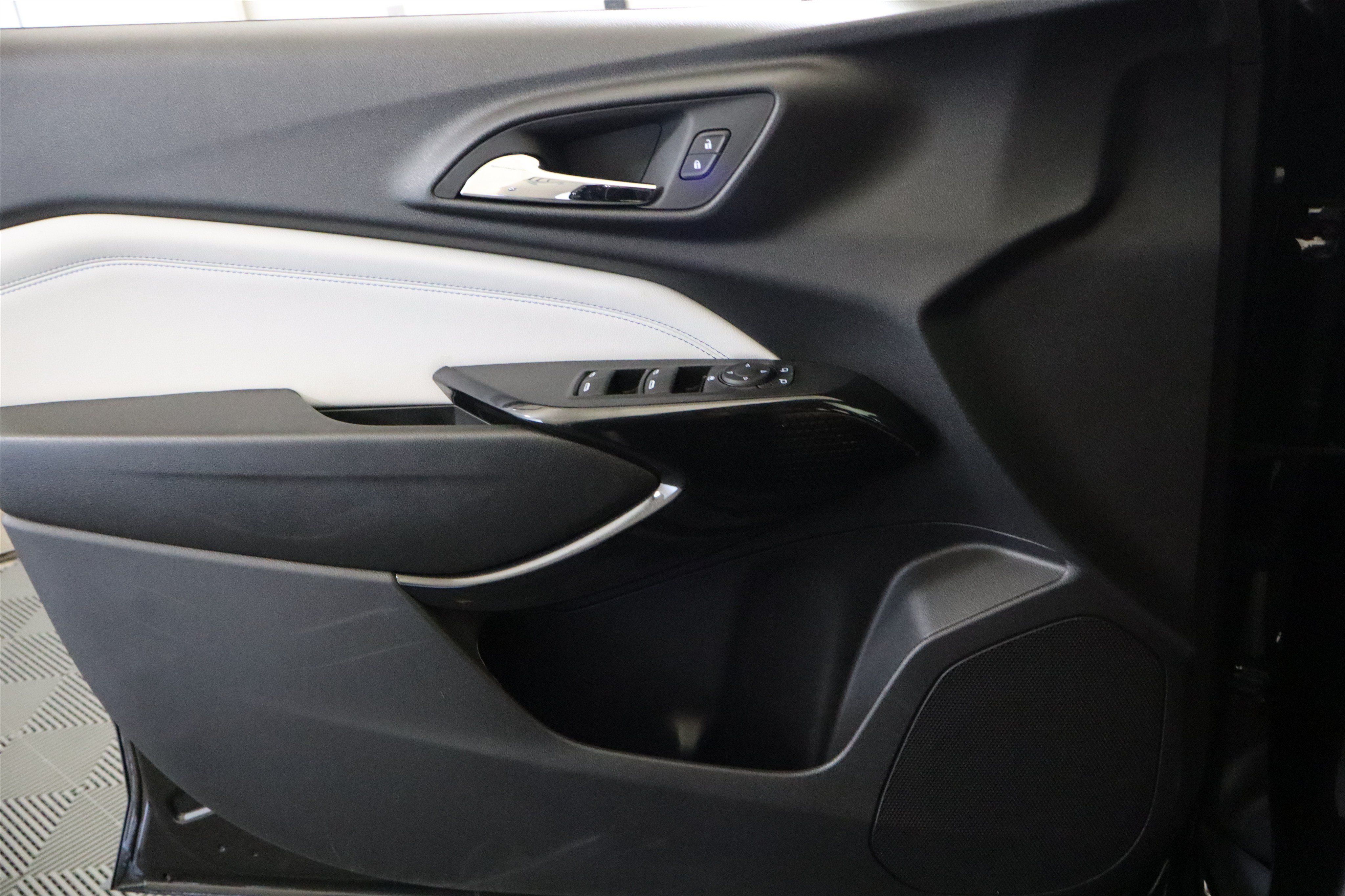 New 2026 Chevrolet Trax LT w/ LT Convenience Package FWD image 35