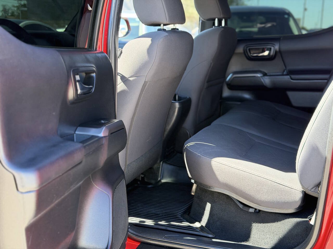 Used 2017 Toyota Tacoma TRD Sport w/ Premium & Technology Package RWD image 5