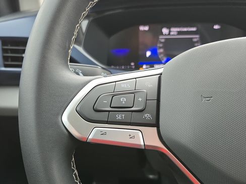 Certified 2023 Volkswagen Taos SE w/ Panoramic Sunroof Package image 16