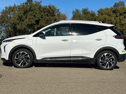 Used 2022 Chevrolet Bolt EUV Premier w/ Super Cruise Package image 7