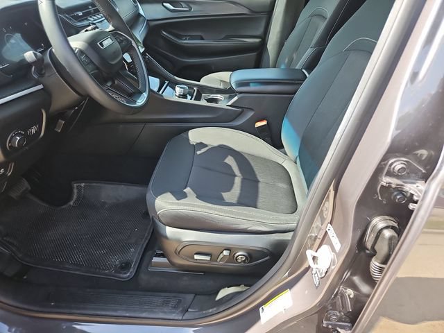 Used 2024 Jeep Grand Cherokee L Laredo AWD/4WD image 18