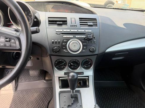 Used 2011 MAZDA MAZDA3 i Touring FWD image 21