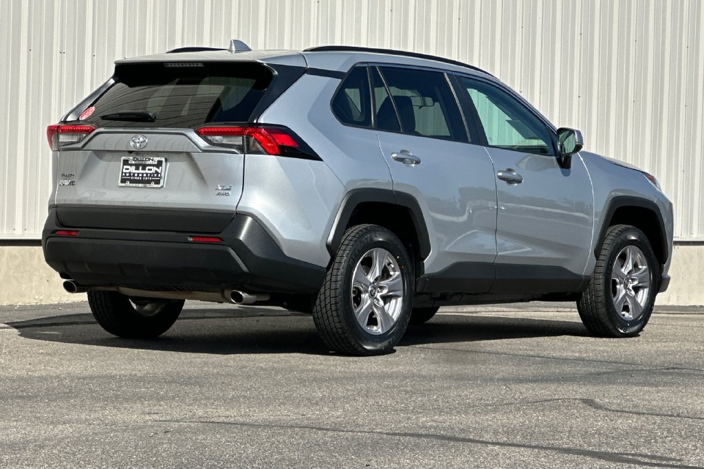 Used 2025 Toyota RAV4 XLE AWD/4WD image 8