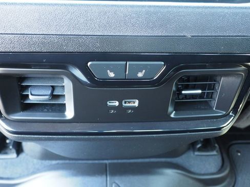 Used 2024 GMC Sierra 1500 AT4 w/ Technology Package AWD/4WD image 17