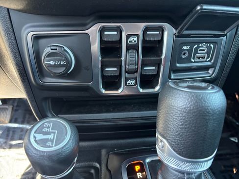 Used 2024 Jeep Wrangler Unlimited Sport AWD/4WD image 36