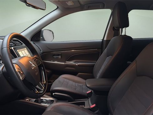 Used 2025 Mitsubishi Outlander Sport SE image 15